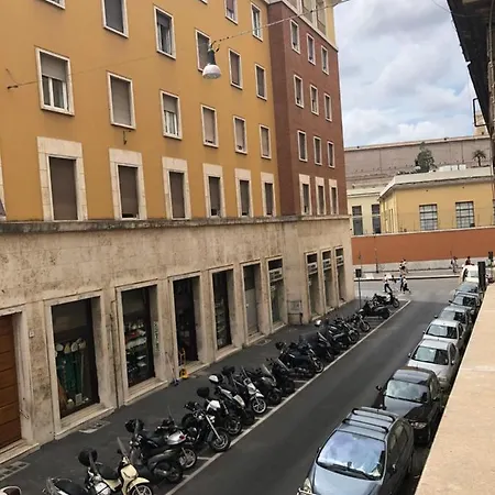 Art Atelier Risorgimento Konukevi Roma